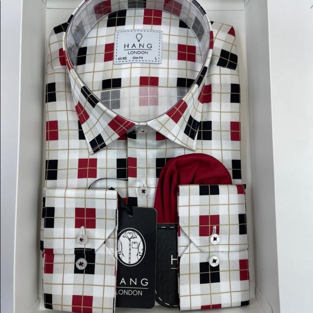 Men’s white shirt with red and black checker board petter. XL NWT
